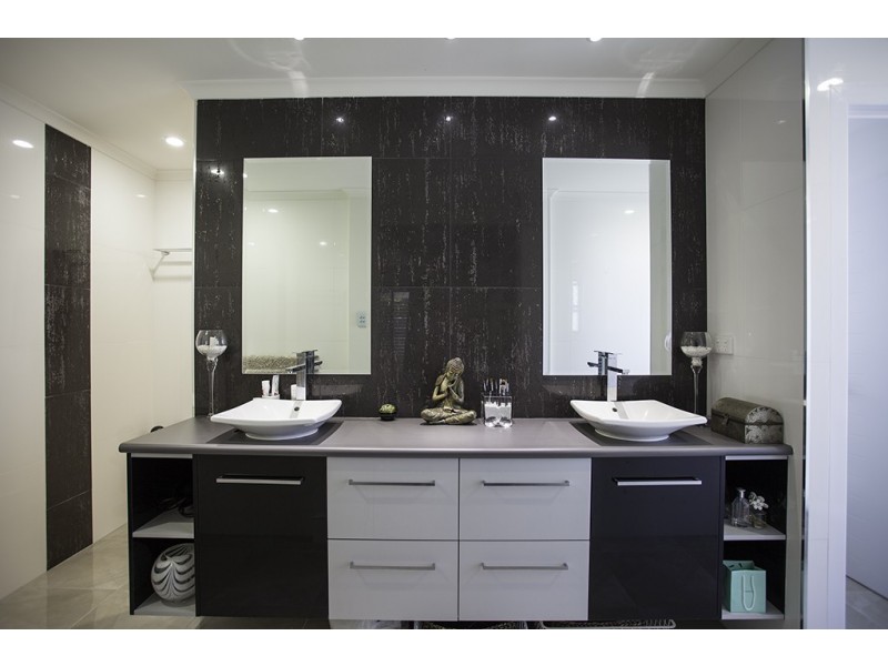 1 Coral Cove Court, Blacks Beach QLD 4740