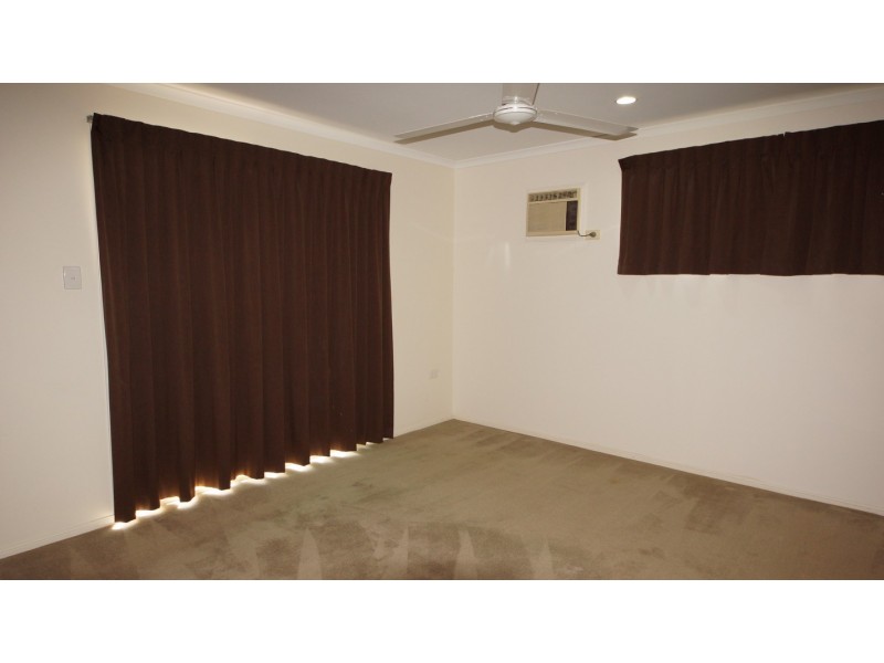 33 Schapers Road, Glenella QLD 4740