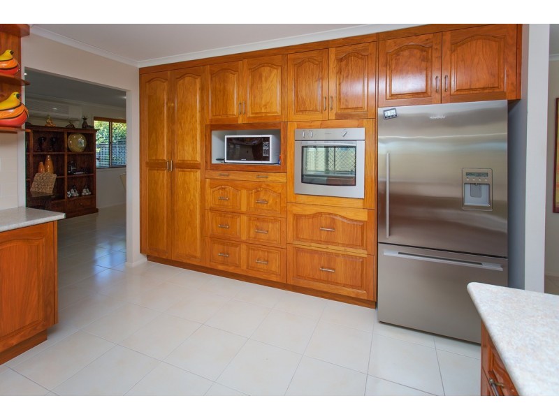 45 Schapers Road, Glenella QLD 4740