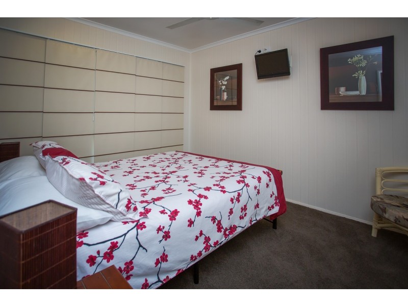 45 Schapers Road, Glenella QLD 4740