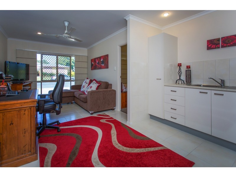 45 Schapers Road, Glenella QLD 4740