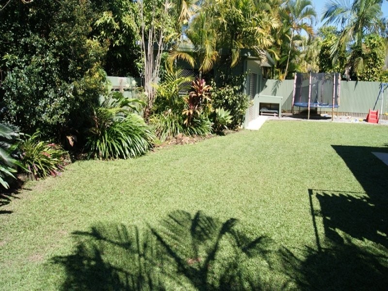 5 Bower St, Slade Point QLD 4740