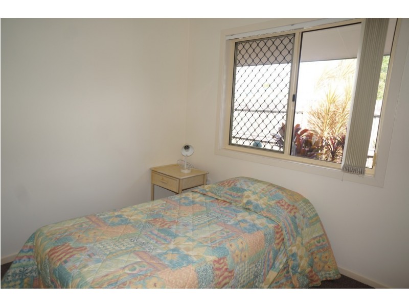 10 and 11/4 Don Wright Court, Andergrove QLD 4740