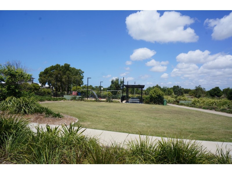 35 Scarborough Circuit, Blacks Beach QLD 4740