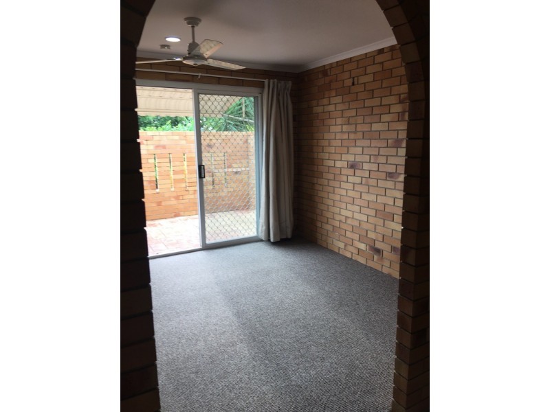 2/67 Oak Street, Andergrove QLD 4740