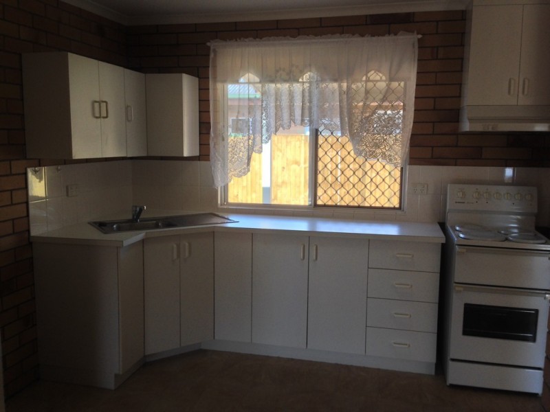 2/67 Oak Street, Andergrove QLD 4740