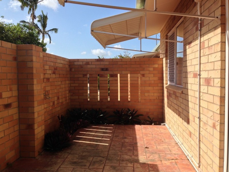 2/67 Oak Street, Andergrove QLD 4740