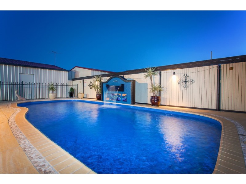 17 Romaine Court, Glenella QLD 4740