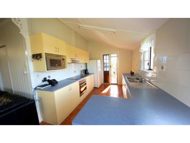 11 Sneyd Street, West Mackay QLD 4740