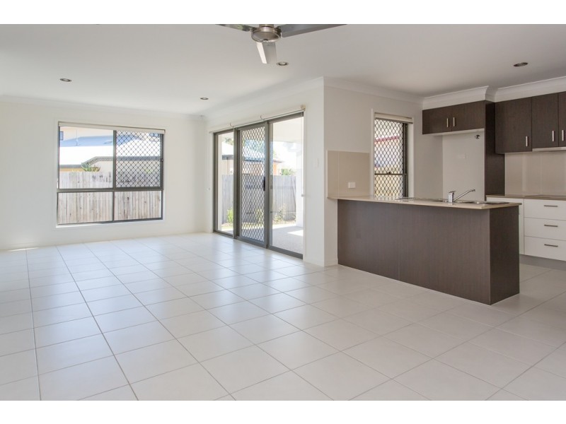 2/11 Sailway Drive, Eimeo QLD 4740