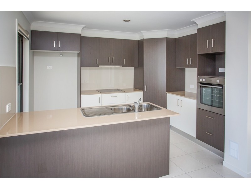2/11 Sailway Drive, Eimeo QLD 4740