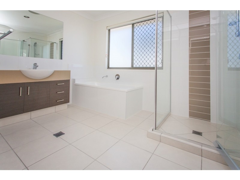 2/11 Sailway Drive, Eimeo QLD 4740