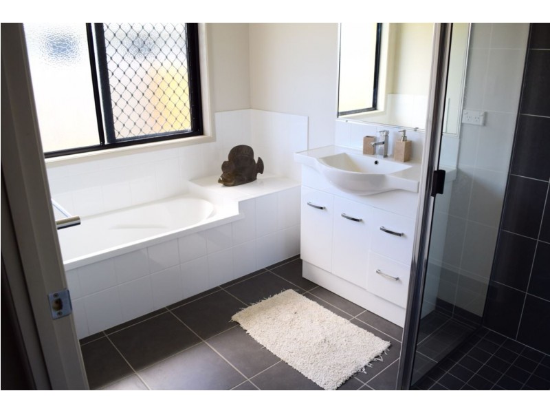 5 Burge Court, Glenella QLD 4740