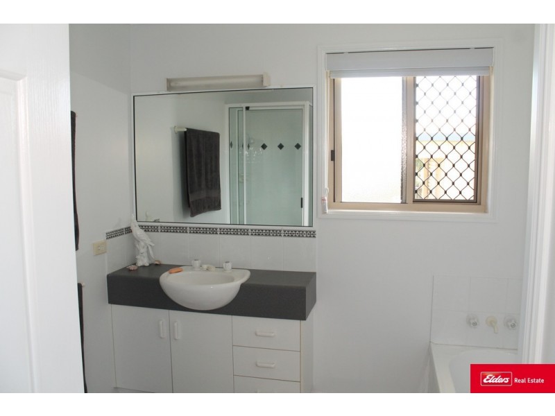 41 Schapers Road, Glenella QLD 4740