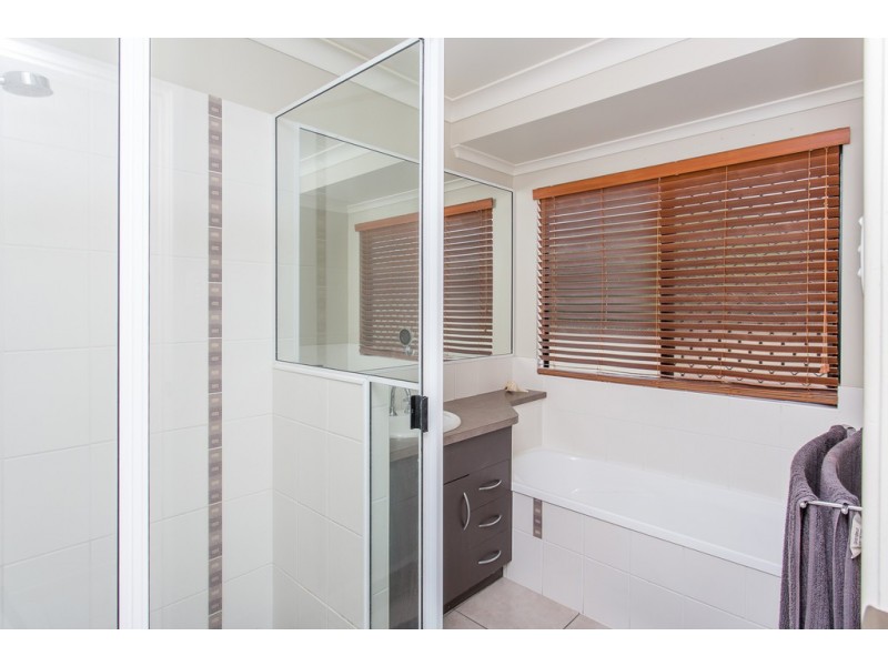 1 Douglas Crescent, Rural View QLD 4740