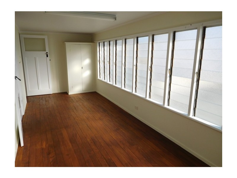 4 Sneyd Street, West Mackay QLD 4740