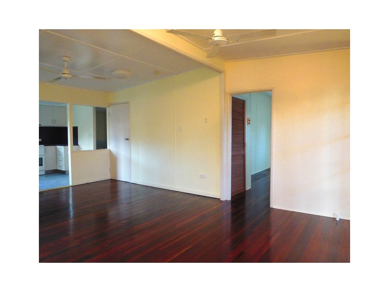 16 Waverley Street, Bucasia QLD 4750