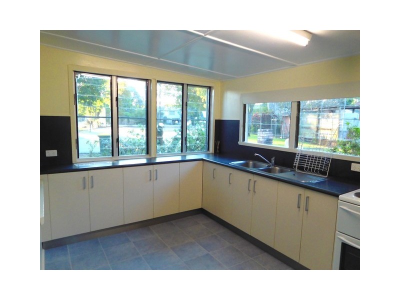 16 Waverley Street, Bucasia QLD 4750