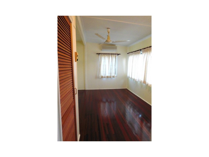 16 Waverley Street, Bucasia QLD 4750