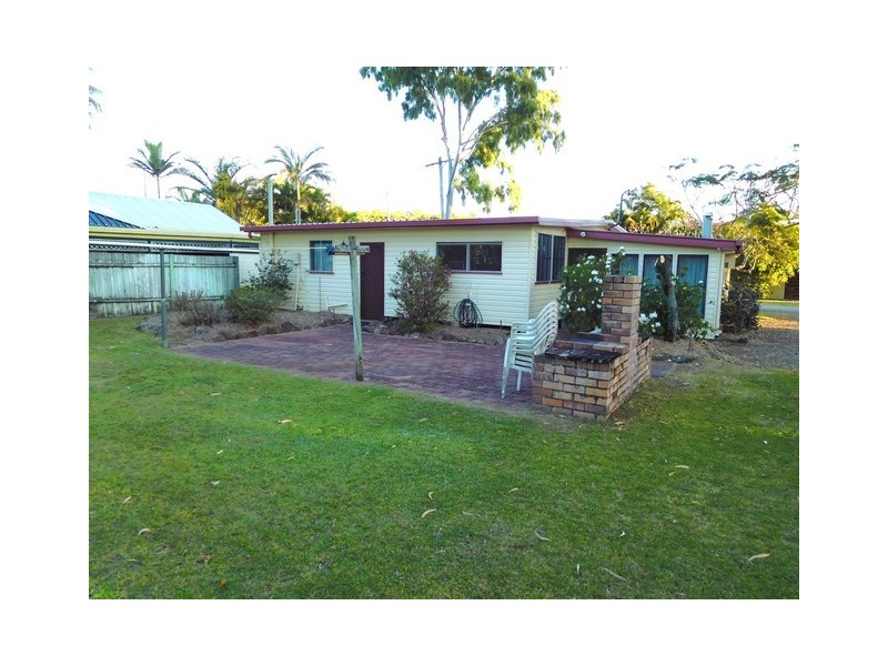 16 Waverley Street, Bucasia QLD 4750