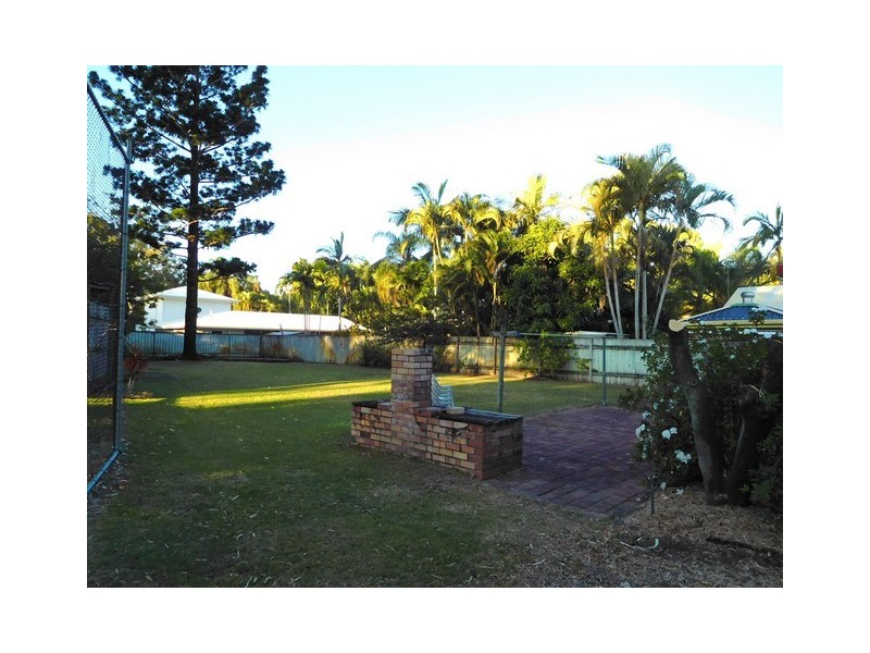 16 Waverley Street, Bucasia QLD 4750