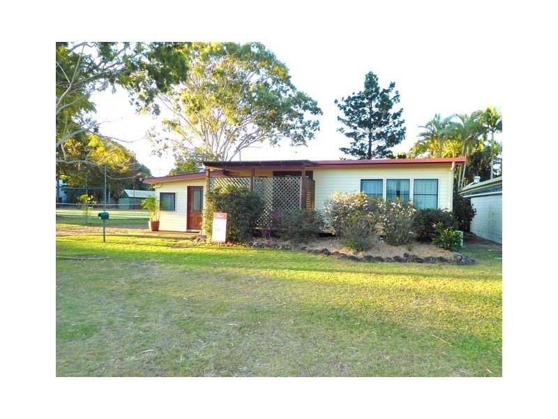 16 Waverley Street, Bucasia QLD 4750