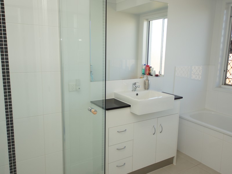 21 Phoenix Crescent, Rural View QLD 4740