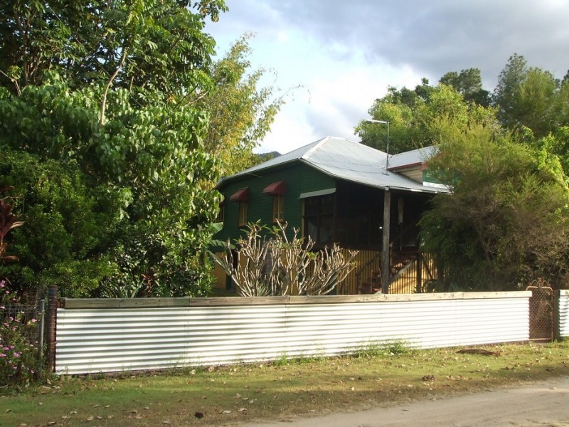 86 Anzac Parade, Finch Hatton QLD 4756