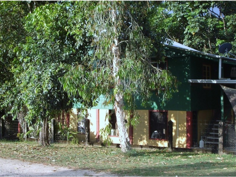 86 Anzac Parade, Finch Hatton QLD 4756