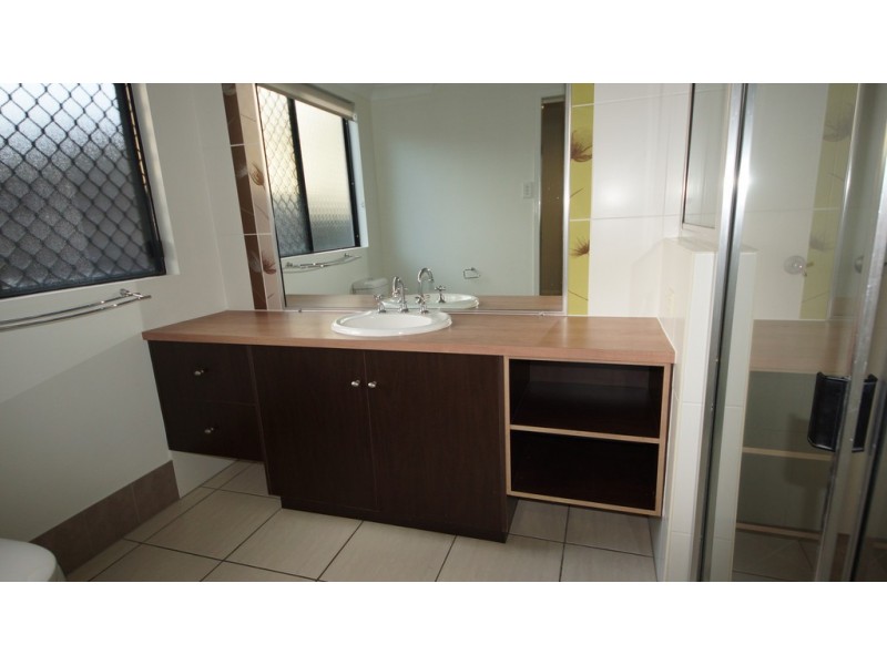2 Pavillion Court, Glenella QLD 4740