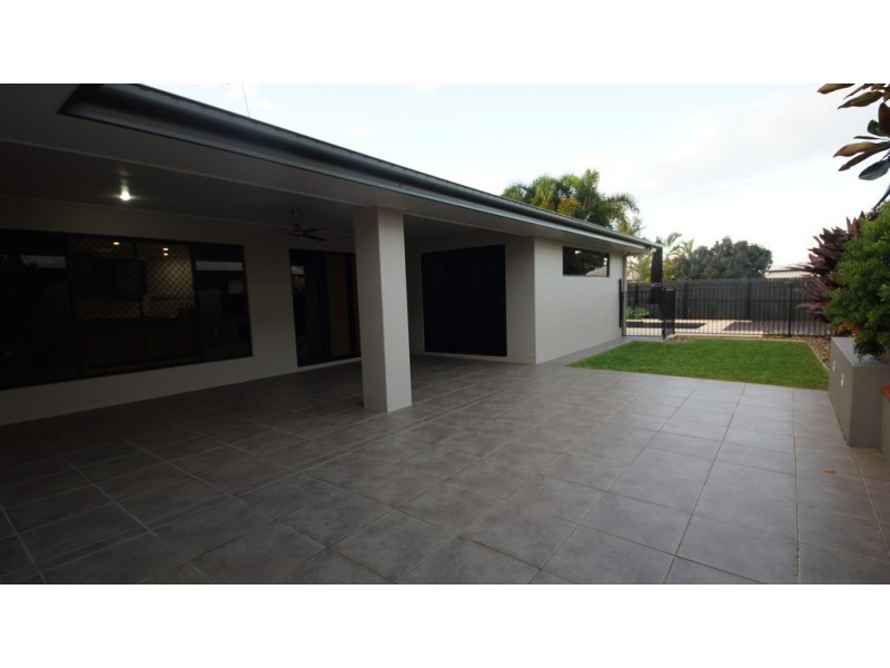 2 Pavillion Court, Glenella QLD 4740