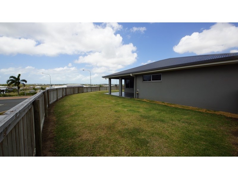 1 Bensara Crescent, Beaconsfield QLD 4740