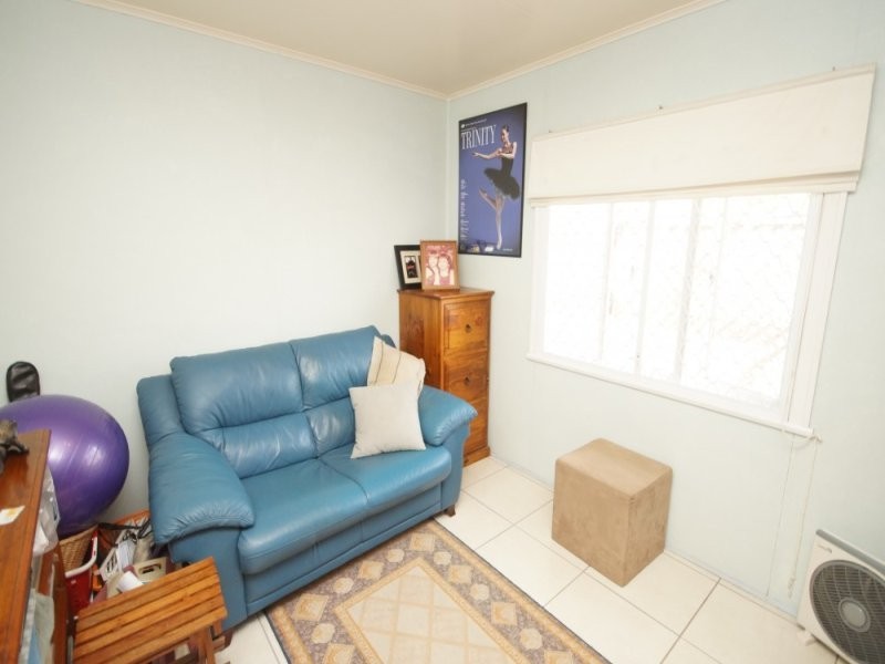 10 Upton Avenue, Andergrove QLD 4740