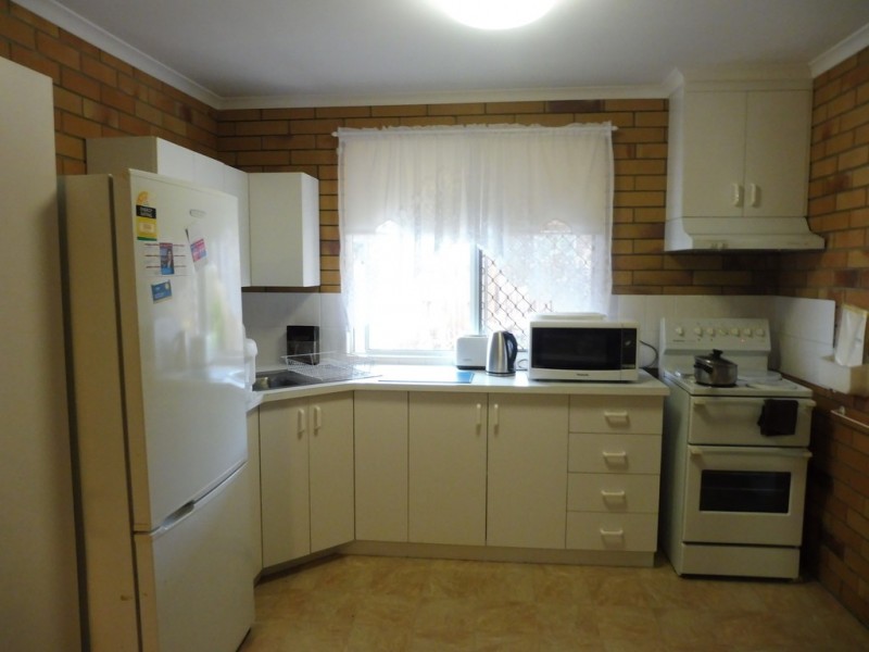 2/67 Oak Street, Andergrove QLD 4740