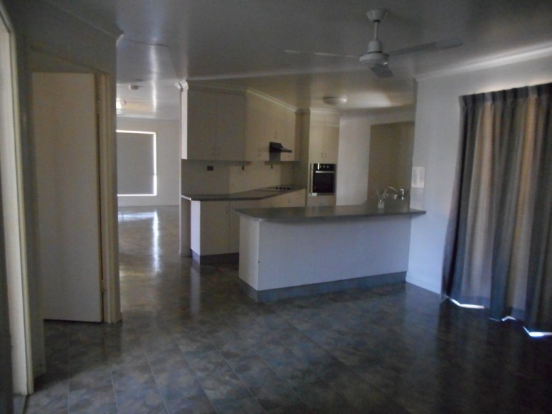 10 Bagley Street, Finch Hatton QLD 4756