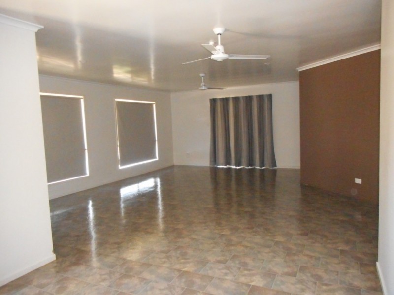 10 Bagley Street, Finch Hatton QLD 4756