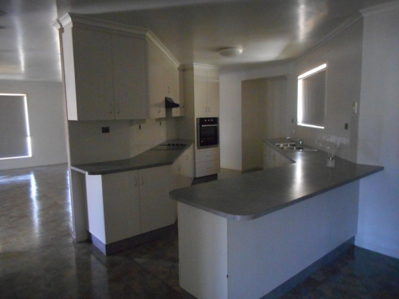 10 Bagley Street, Finch Hatton QLD 4756