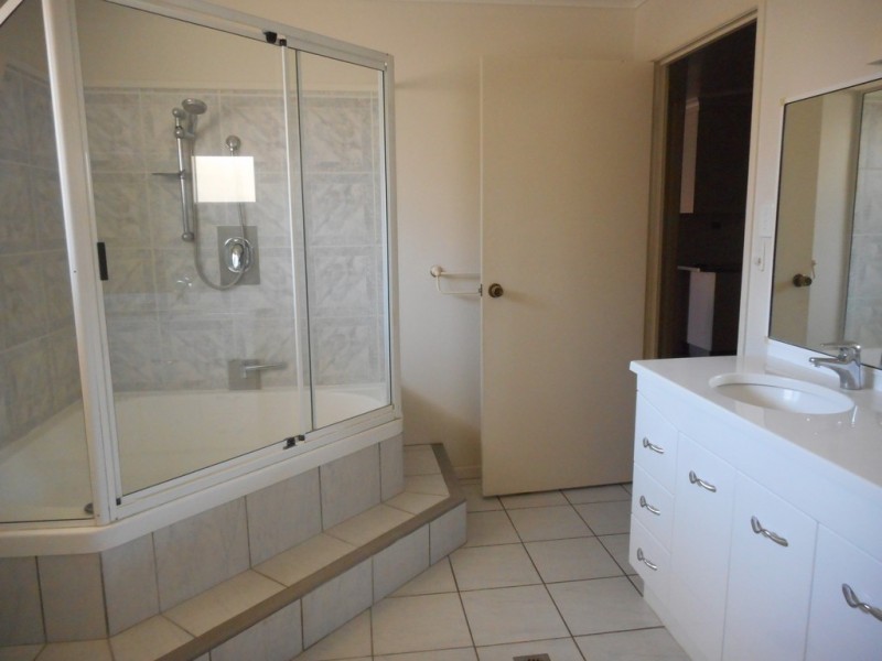 10 Bagley Street, Finch Hatton QLD 4756