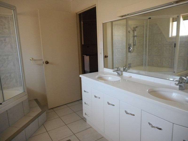 10 Bagley Street, Finch Hatton QLD 4756