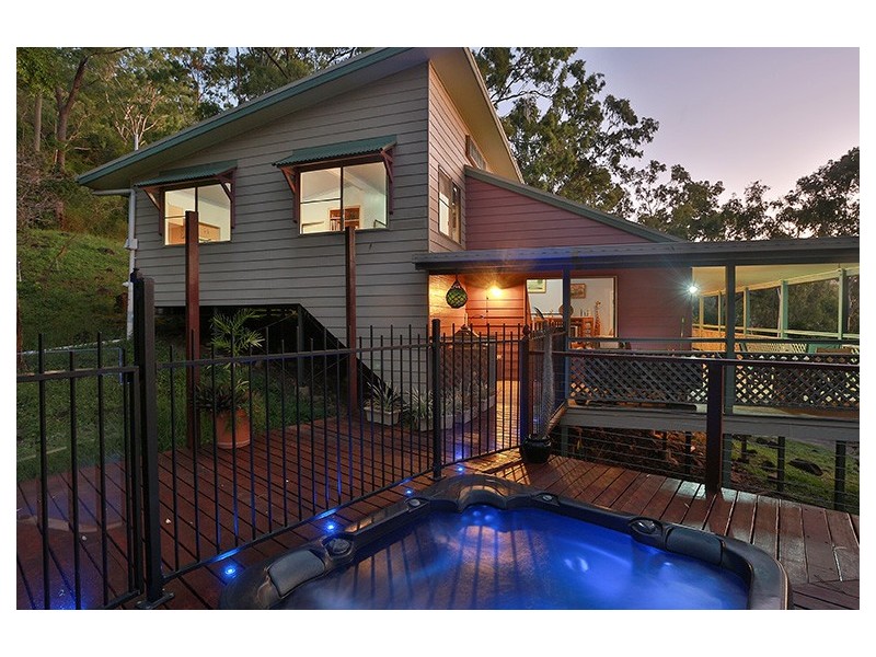 25 Anna Court, Oakenden QLD 4741