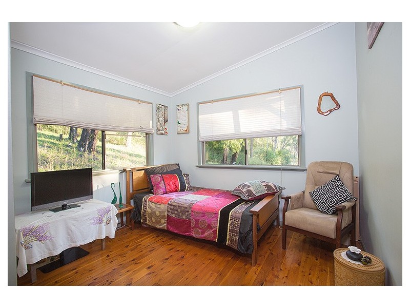 25 Anna Court, Oakenden QLD 4741