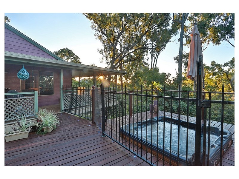 25 Anna Court, Oakenden QLD 4741