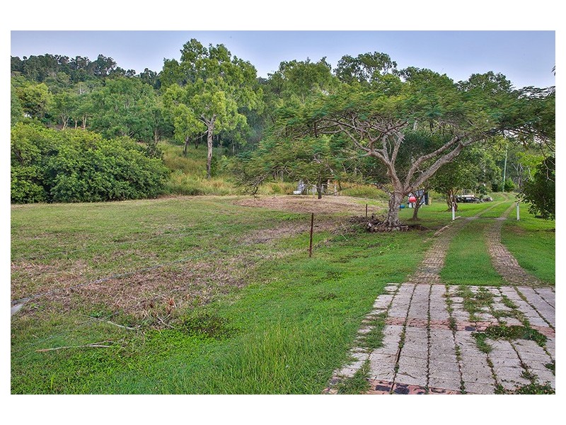 25 Anna Court, Oakenden QLD 4741