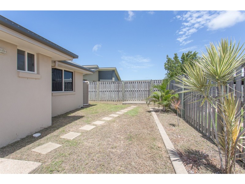1 and 2 / 2 Bombo Court, Blacks Beach QLD 4740