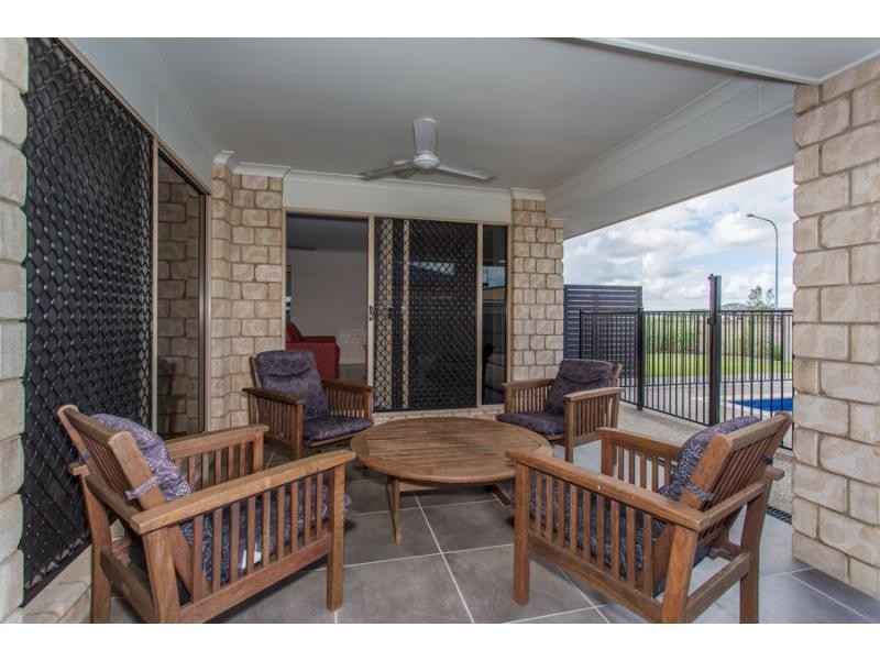 1 Amelia Drive, Mirani QLD 4754
