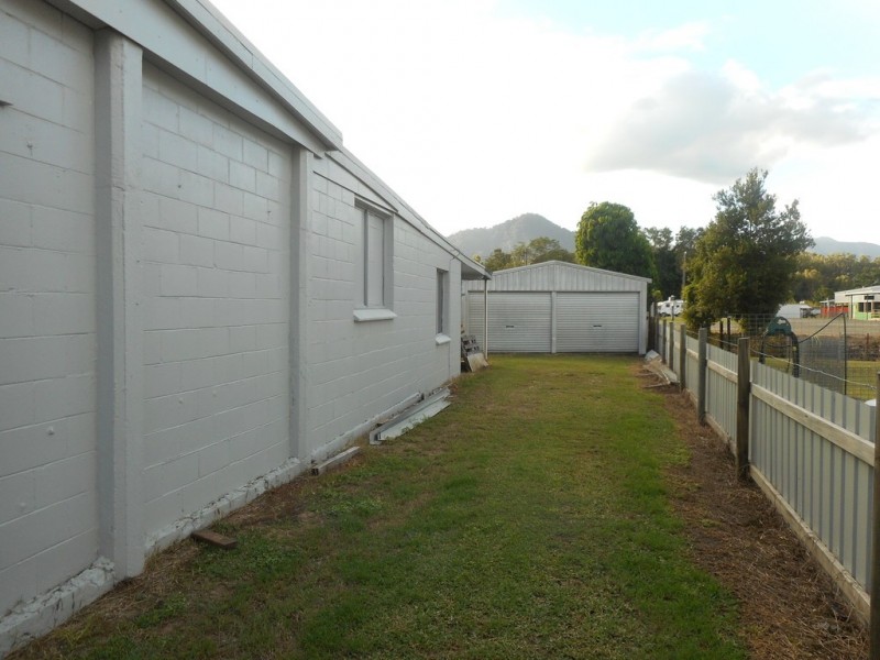 13 Anzac Parade, Finch Hatton QLD 4756