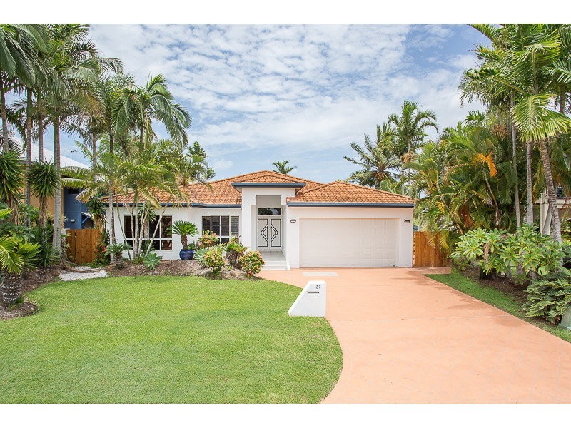 37 Beach Road, Dolphin Heads QLD 4740