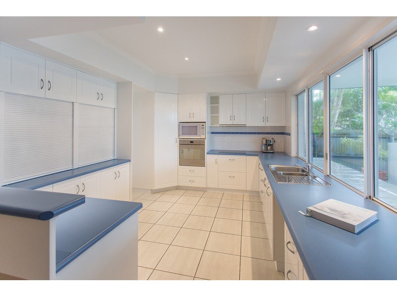 37 Beach Road, Dolphin Heads QLD 4740