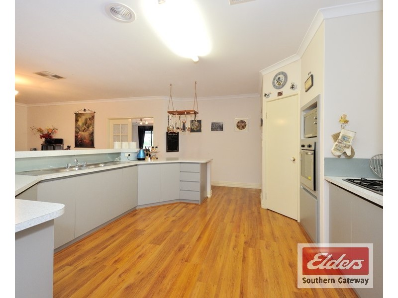 16 Hewison Road, Medina WA 6167