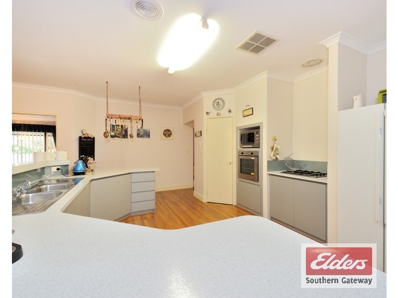 16 Hewison Road, Medina WA 6167